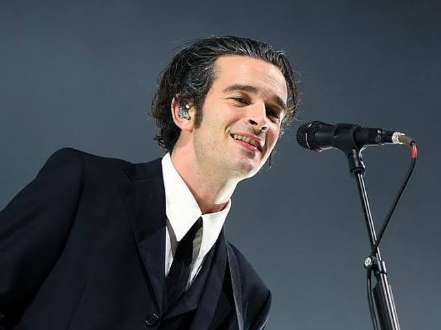 Nekat! Gara-Gara Aksi Panggung, Matty Healy Terlilit Kabel Mikrofon hingga Nyaris Tak Bisa Napas