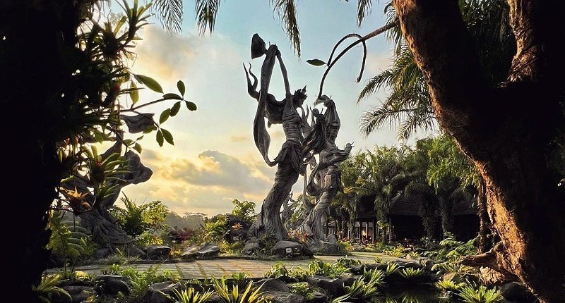 Surga Tersembunyi di Ubud, Ada Taman Mirip Negeri Kayangan Lengkap dengan Patung Bidadari