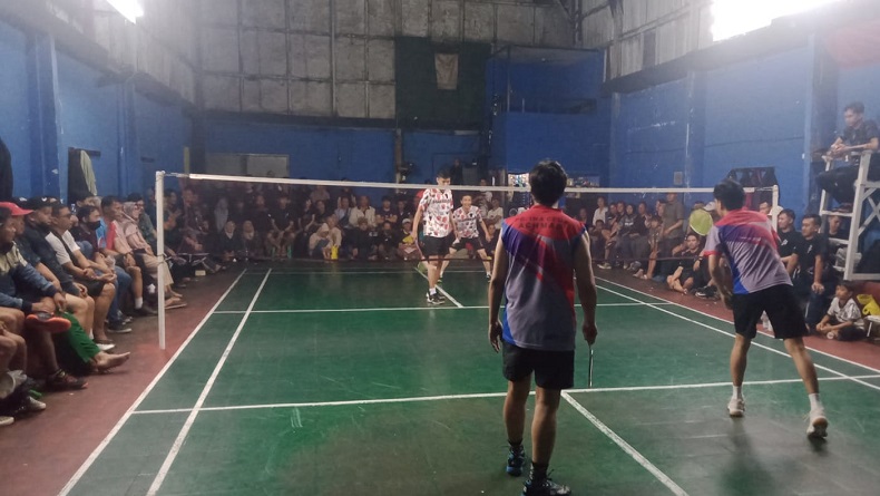 Warga Coblong Bandung Antusias Saksikan Turnamen Bulu Tangkis Partai Perindo