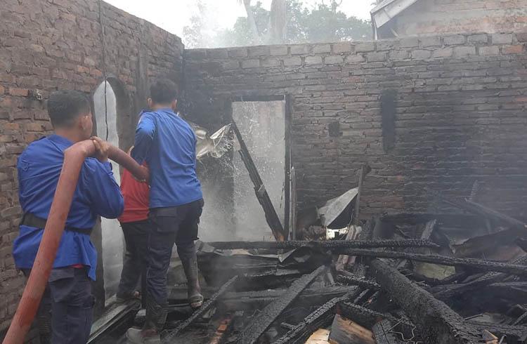 Lupa Matikan kompor, Rumah Permanen di Way Kanan Ludes Terbakar