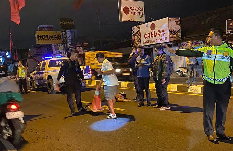 Kecelakaan di Jalan Magelang, Mahasiswa Terluka Tabrak Pintu Mobil yang Dibuka Mendadak