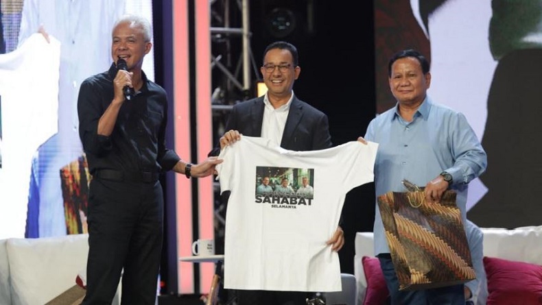 Ganjar Beri Kado ke Anies dan Prabowo, Isinya Topi SD dan Kaos dengan Makna Mendalam