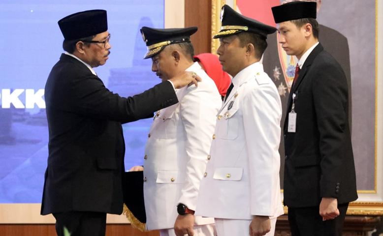  Pj Gubernur Jateng Lantik Bupati Karanganyar dan Pj Bupati Cilacap, Ini Pesannya 