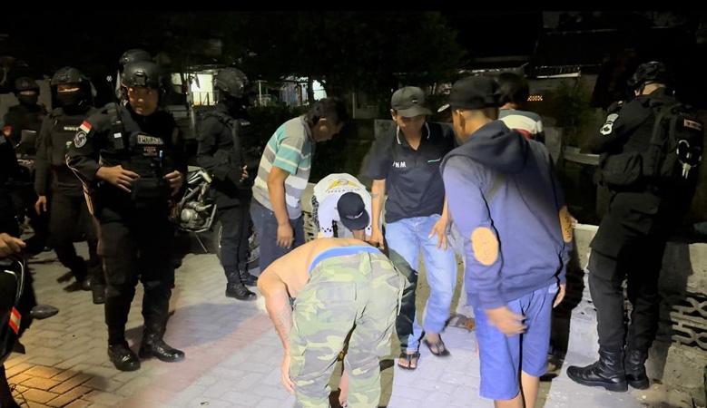  Tim Sparta Polresta Solo Tangkap 6 Warga saat Asyik Pesta Miras di Nusukan