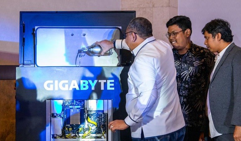 Kurangi Emisi, Shell Bikin Teknologi Pendingin Komputer dari Gas Alam