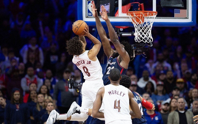 Hasil NBA 2023-2024: Sixers Tumbang Lewat OT, Lakers Menang