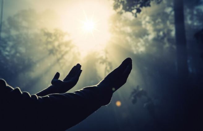 Bacaan Doa Meluluhkan Hati Seseorang yang Dicintai dan Waktu Mustajab untuk Memanjatkannya