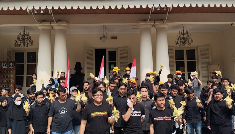 Puluhan Mahasiswa Bacakan Sumpah Pemuda 2.0, Suarakan Pergerakan Melawan Politik Dinasti 