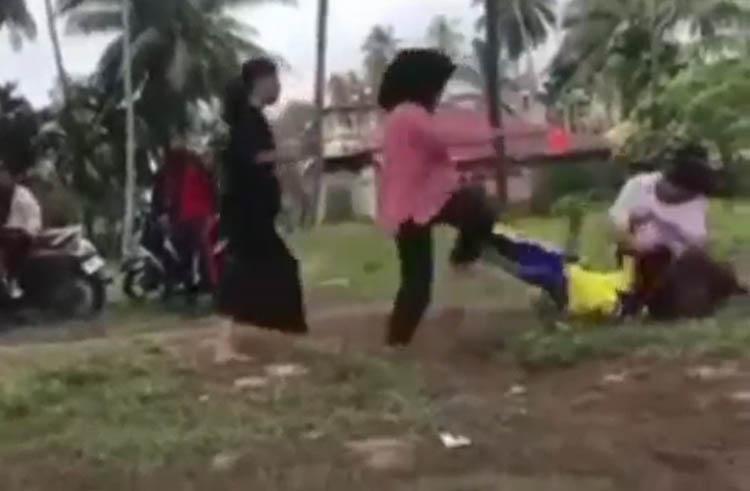 Viral Video Perundungan Siswi SMP di Pesisir Selatan, Korban Dikeroyok 3 Temannya