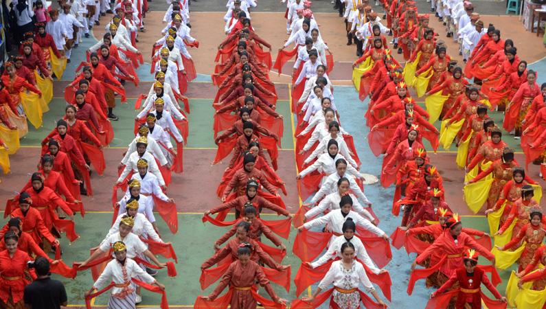  Keren, Ratusan Siswa SMPN 27 Kompak dan Luwes Menari Kolosal Gambang Semarang
