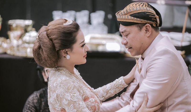 7 Artis yang Sangat Dekat dengan Ayahnya, Nomor 6 Pernah Rilis Lagu Duet