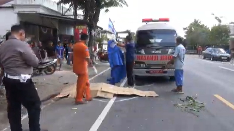 Identitas Pemotor Tewas Kecelakaan dengan Truk di Ngawi, Irul Mahmudi Warga Blitar