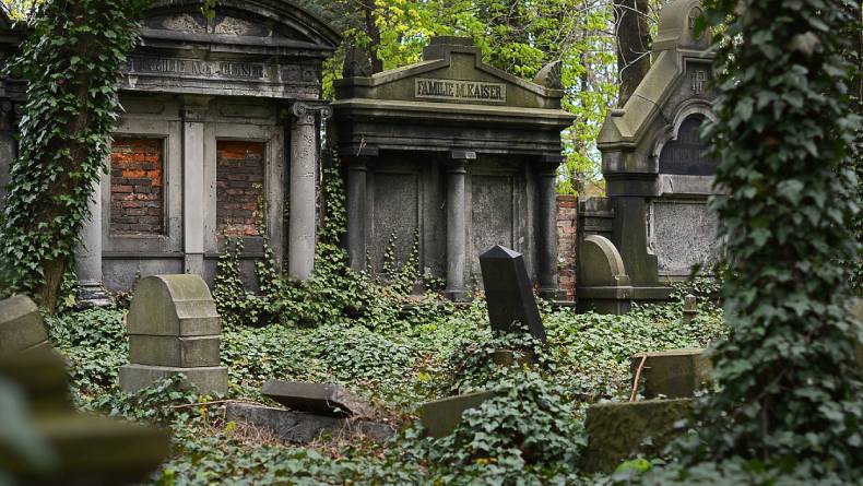 5 Arti Mimpi Keluarga Meninggal, Bikin Merinding!