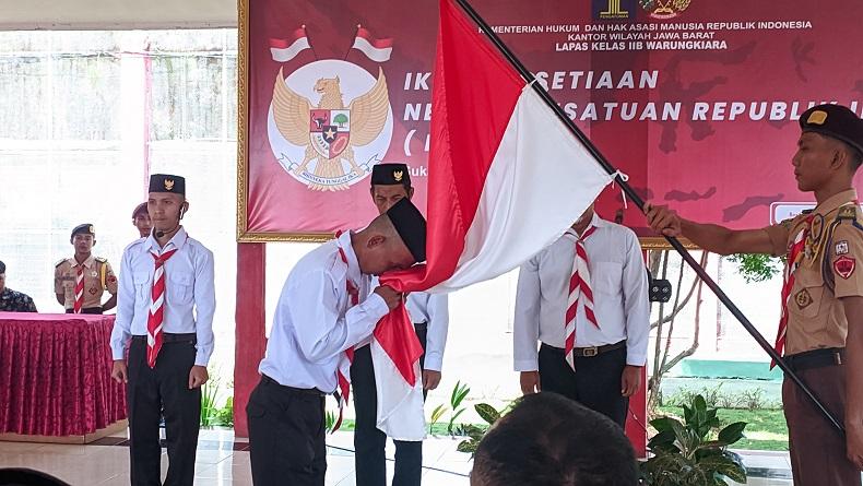 5 Napiter Cium Bendera Merah Putih dan Ikrar Setia kepada NKRI di Lapas Warungkiara Sukabumi