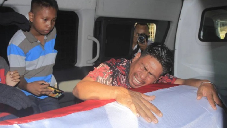 Kapolri Beri Kesempatan Adik Bharatu Bonifasius yang Gugur saat Kontak Tembak dengan KKB Jadi Polisi