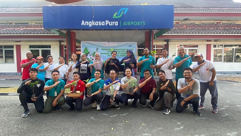 Jaga Kelestarian Lingkungan, Angkasa Pura I Ambon Gelar Tanam Pohon Bersama