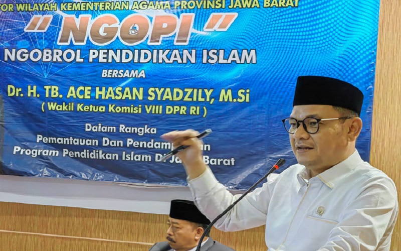 Momen Wakil Ketua Komisi VIII DPR Didaulat Ratusan Guru PAI di Bandung Nyanyikan Lagu Oemar Bakrie