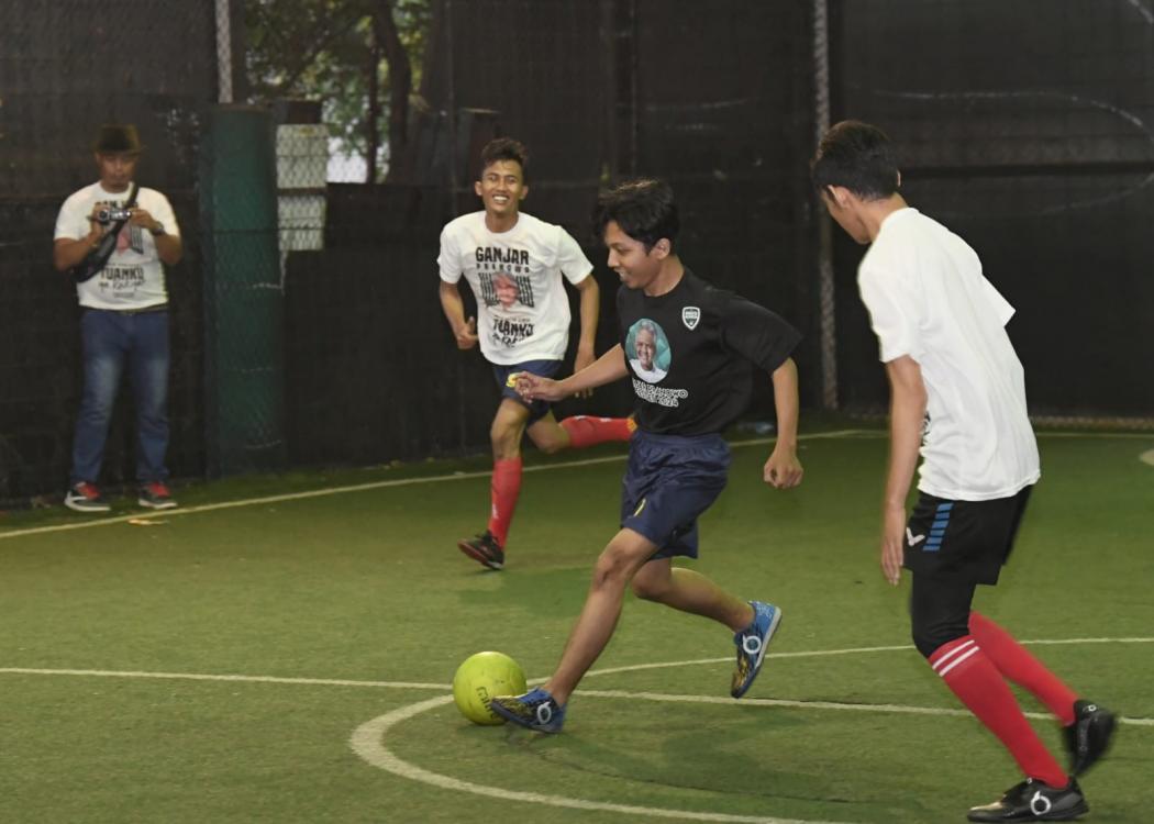 Gelorakan Hidup Sehat, Relawan Korwarteg Ganjar Main Futsal Bareng Milenial di Tangsel 