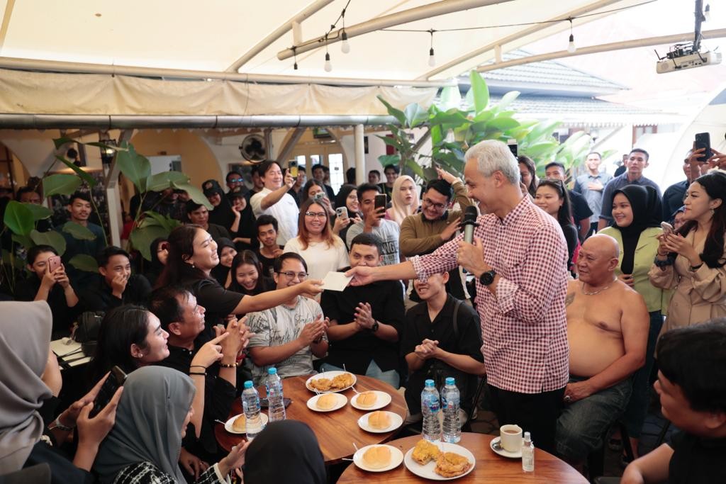 Gadis Kalbar Dekati Ganjar Pranowo, Nekat Titip Surat untuk Alam