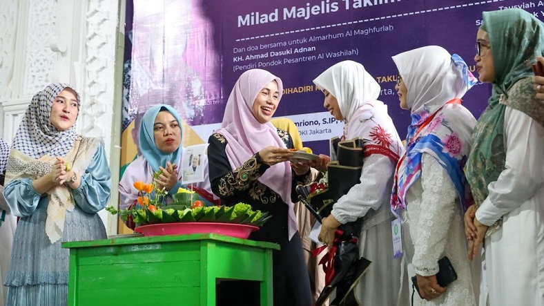 Ultah ke-52, Siti Atikoh Didoakan Santri Ponpes Al Washilah Jakbar