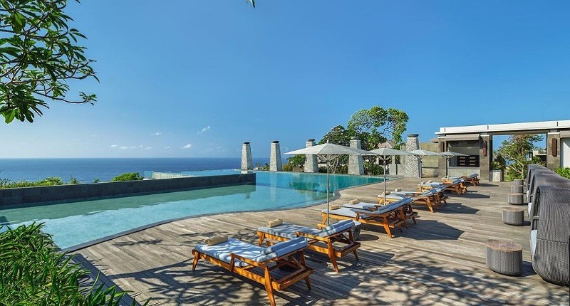 Jelajahi Bali Menginap di Resor Mewah dengan Pemandangan Laut Samudera Hindia 