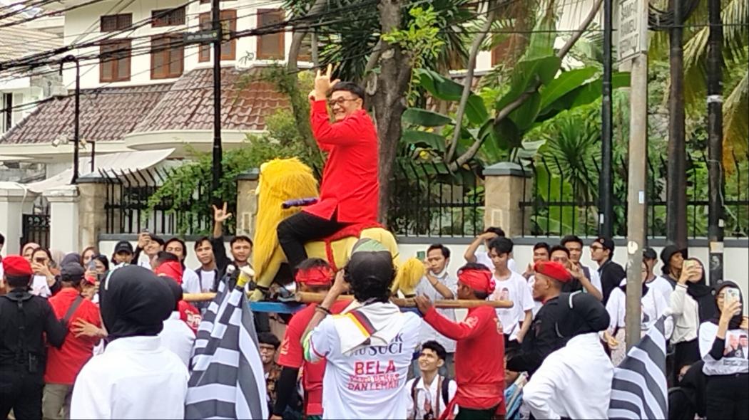 Kampanye Damai Ganjar-Mahfud, Djarot Tunggangi Macan-Macanan di Menteng 