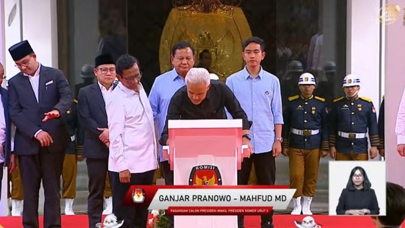 Capres Cawapres Ganjar-Mahfud Deklarasi Pemilu Damai 2024 di KPU