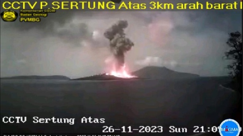 Gunung Anak Krakatau 13 Kali Erupsi, Warga Sebesi Panik Dengar Suara Dentuman