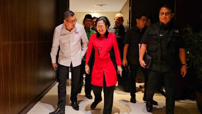 HT Dampingi Megawati Tiba di Rakornas Relawan Ganjar-Mahfud se-Pulau Jawa