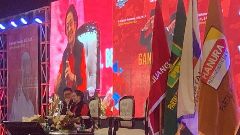 Megawati di Hadapan Relawan Ganjar-Mahfud: Mana Ada Banteng Keok