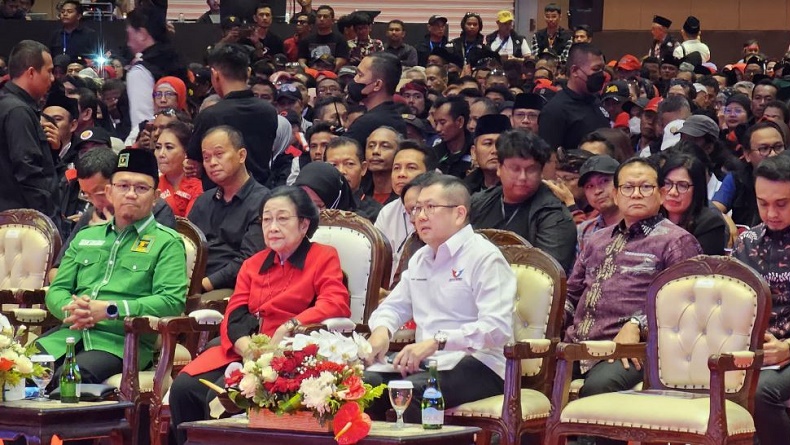 Di Hadapan Relawan Ganjar-Mahfud, Megawati Tantang Kelompok yang Haus Kekuasaan