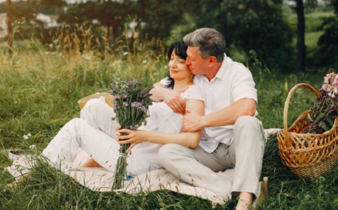 Terungkap Ini Alasan Wanita Menikahi Pria Lebih Tua, Bukan Semata soal Uang