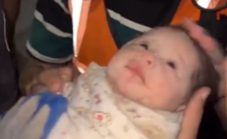 Kuasa Allah, Bayi di Gaza Ini Diselamatkan Setelah Berhari-hari Tertimbun Reruntuhan Bangunan