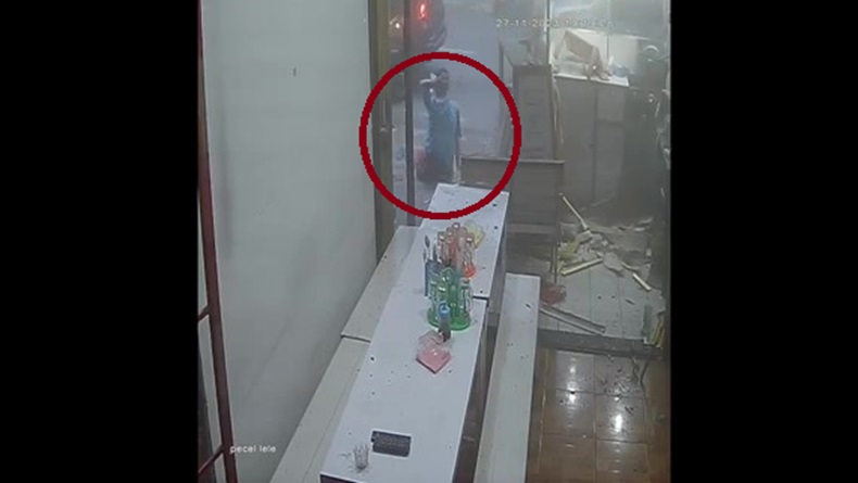 Terekam CCTV Detik-detik Truk Pengangkut Gas Meledak di Sukabumi, 1 Orang Tersungkur