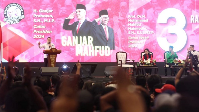 Rakornas Relawan Ganjar-Mahfud, HT Persembahkan Pantun