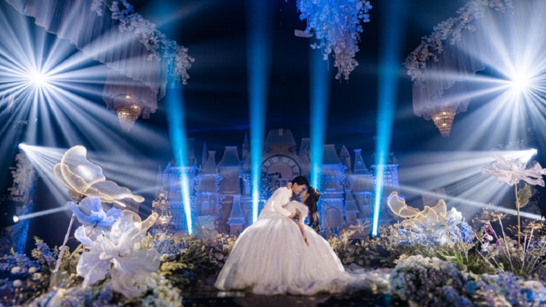 Sosok Pengantin Pria asal Pati Bawa Seserahan Mobil Sport, Seleb TikTok Anak Tunggal Prajurit TNI