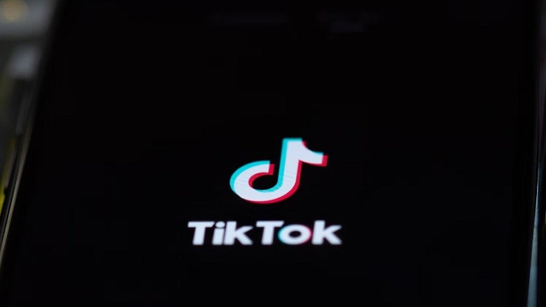 Berhenti Gunakan Jari! Coba Cara Gulir TikTok Hanya dengan Kata Next