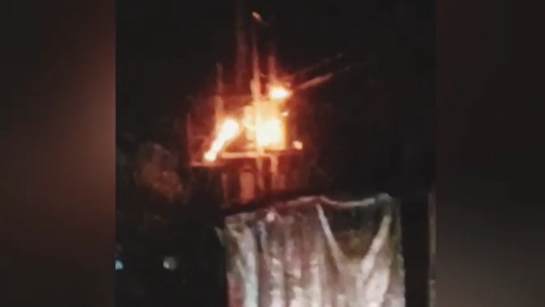 Gardu Listrik Terbakar Disertai Ledakan, Warga Bangkalan Panik Hubungi PLN dan Damkar