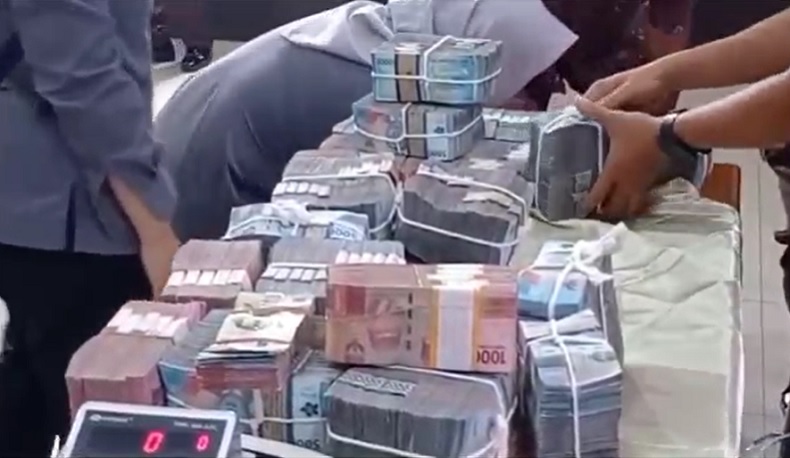 Dugaan Korupsi di PDAM Delta Tirta Sidoarjo, Kejari Sita Rp1,8 Miliar 