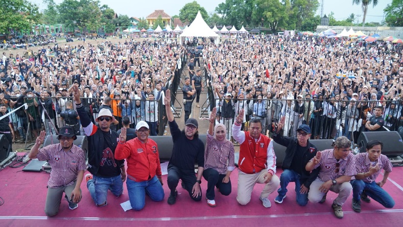 Puluhan Ribu Warga Kabupaten Bandung Hadiri Konser Pesta Rakyat, Bersatu Dukung Ganjar-Mahfud