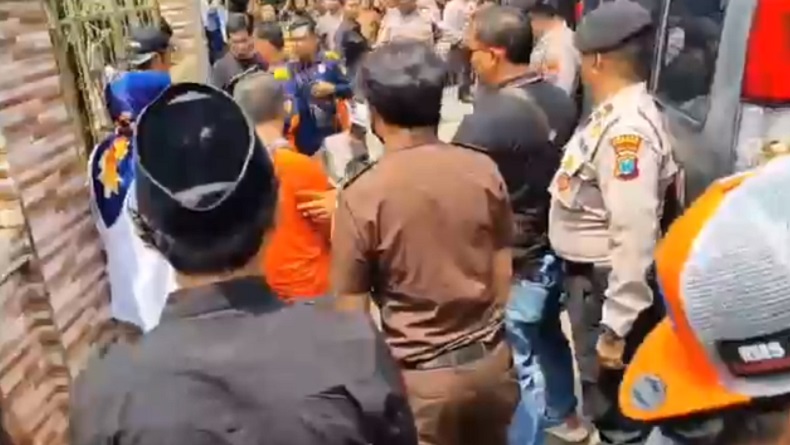 Rekonstruksi Pembunuhan IRT di Pasuruan Nyaris Ricuh, Keluarga Korban hendak Keroyok Pelaku