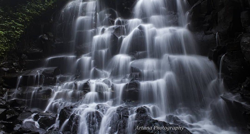 Surga Tersembunyi di Gianyar Punya Air Terjun Berundak yang Cantik dan Dianggap Suci