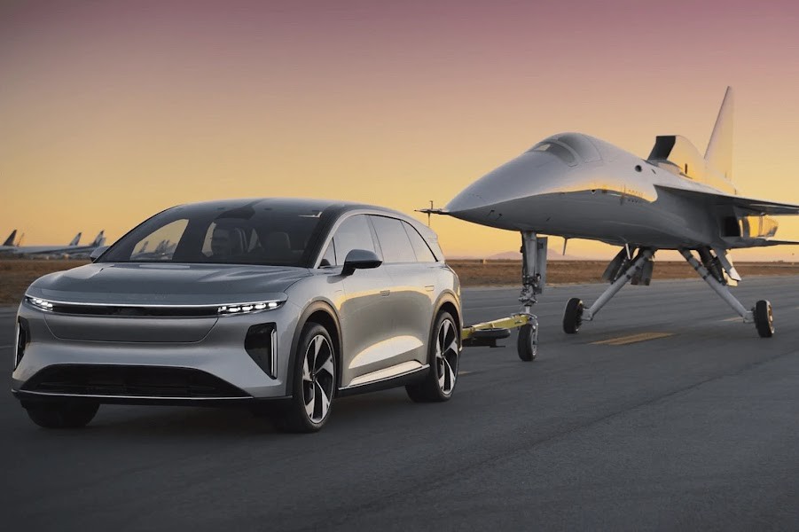 Saingi Tesla, Mobil Listrik Ini Sukses Tarik Pesawat Jet Supersonik