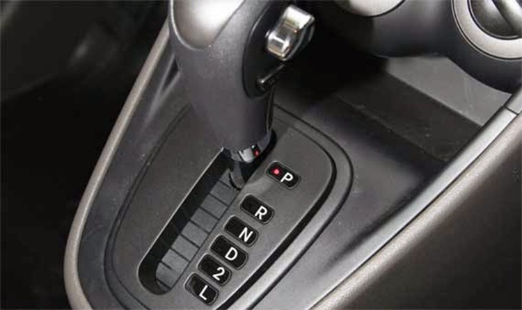 Mobil Transmisi Matik Bersuara Kasar? Ini Penyebabnya