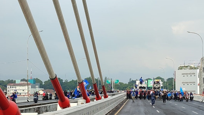 Buruh Jabar Ancam Blokade Gerbang Tol Pasteur, Kecewa Pj Gubernur Tetapkan UMK Pakai PP 51