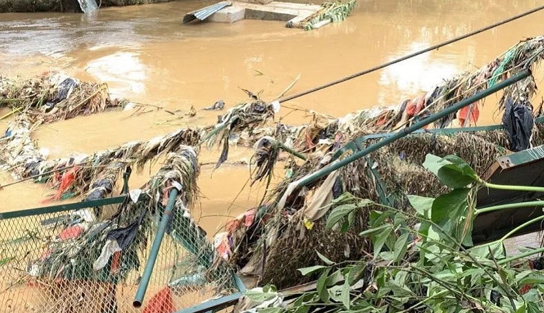 Jembatan Rawayan di Sukaraja Bogor Roboh, Rangka Besi Hanyut Terbawa Arus Kali