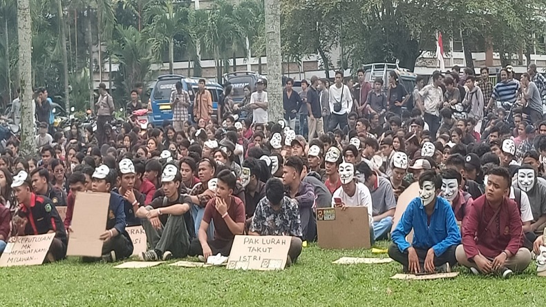 Ratusan Mahasiswa Medan Bersatu, Tolak Politik Dinasti lewat Mimbar Bebas