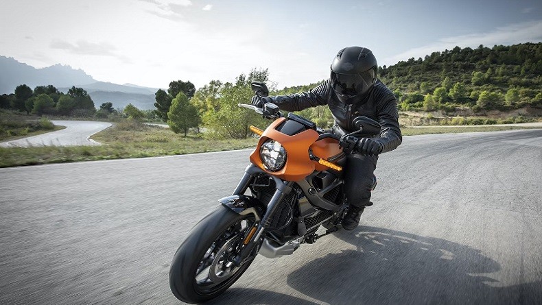 Jangan Berkendara Pakai Sendal saat Hujan, Ini Bahaya yang Mengintai