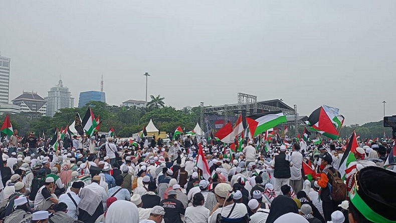 Doa Bersama Aksi Bela Palestina, Ribuan Umat Muslim Padati Monas