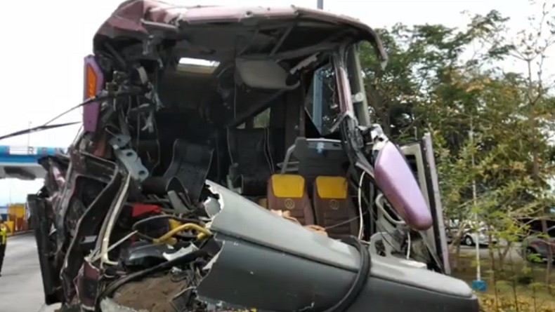 Korban Kecelakaan Maut Bus Pariwisata Rombongan SMKN Bojonegoro Dievakuasi ke RSUD Bangil
